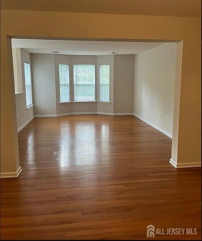 Building Photo - 236 Pinelli Dr