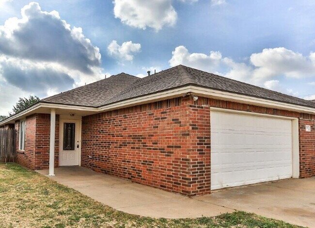 Primary Photo - Price REDUCED! 3 Bedroom, 3 Bath, 2 Car Ga...