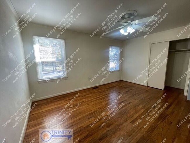 Building Photo - Bright and Sunny 3-bedroom, 1-bathroom Hom...