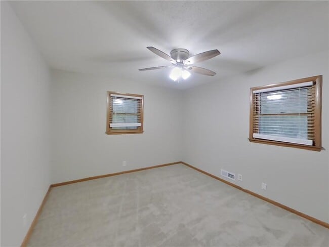 Building Photo - 6928 45th Pl N