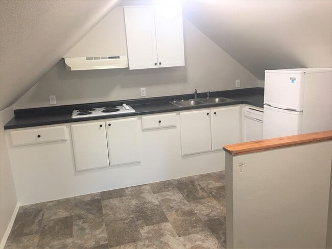 Building Photo - 105 7th Ave SE