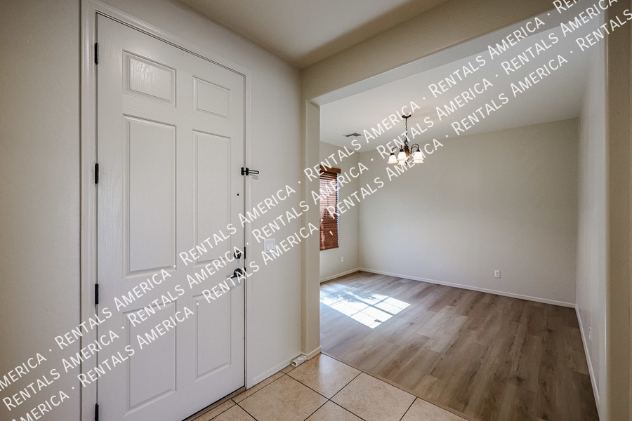 Building Photo - 3410 S Sunland Dr