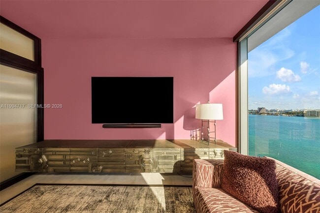 Building Photo - 700 NE 24th St