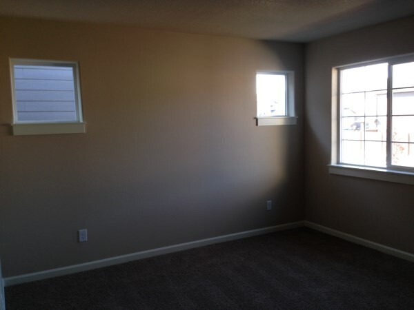 Building Photo - 3 Bedroom Town Home in Bend's McCall Landing