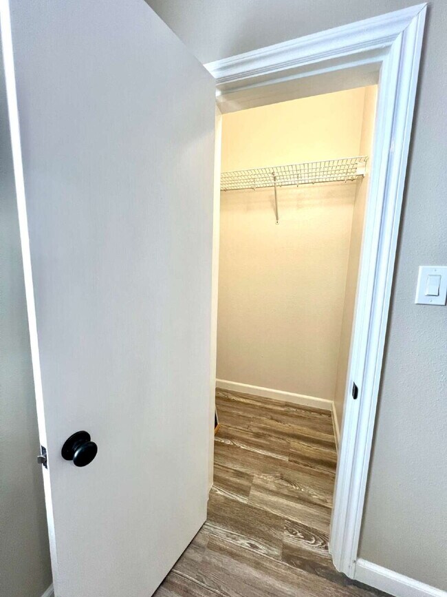 Building Photo - Beautifully Renovated 3 Bedroom Apartment on the 2nd Floor