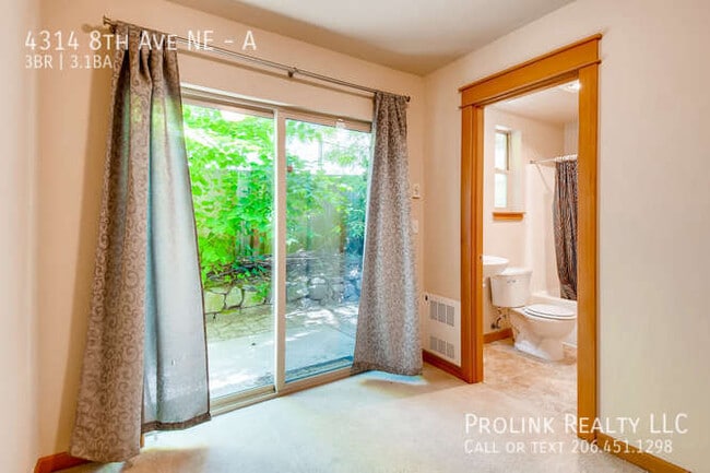 Building Photo - 4314 8th Ave NE