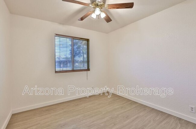 Building Photo - 3009 E Caballero St