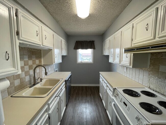 Building Photo - 129 Troy Ave
