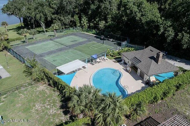 Building Photo - 3619 Bridgewood Dr