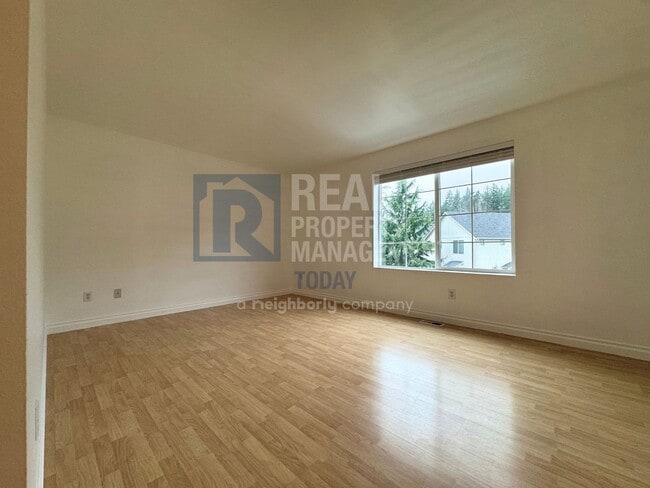 Building Photo - Great 3 Bedroom In South Hill!