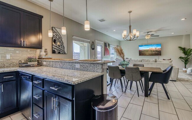 Building Photo - Furnished Eastside Beautiful 3 bed/2 baths for RENT Utilities & Wi-Fi INCLUDED