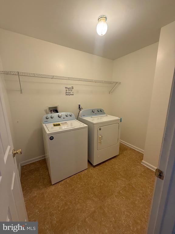 Building Photo - 5 English Ivy Dr