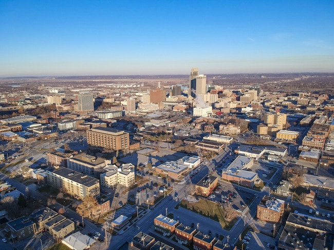 Building Photo - 2705 Leavenworth St