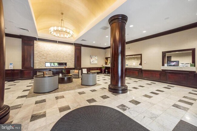 Building Photo - 2001 Hamilton St