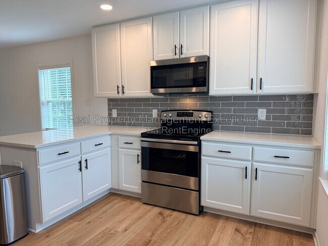 Building Photo - 108 Hassell Ct