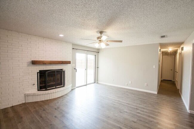 Building Photo - 1535 Rocky Point Dr