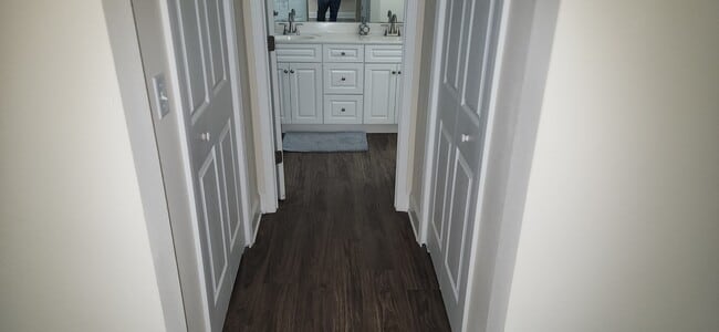 Building Photo - 6107 W 1st Manor