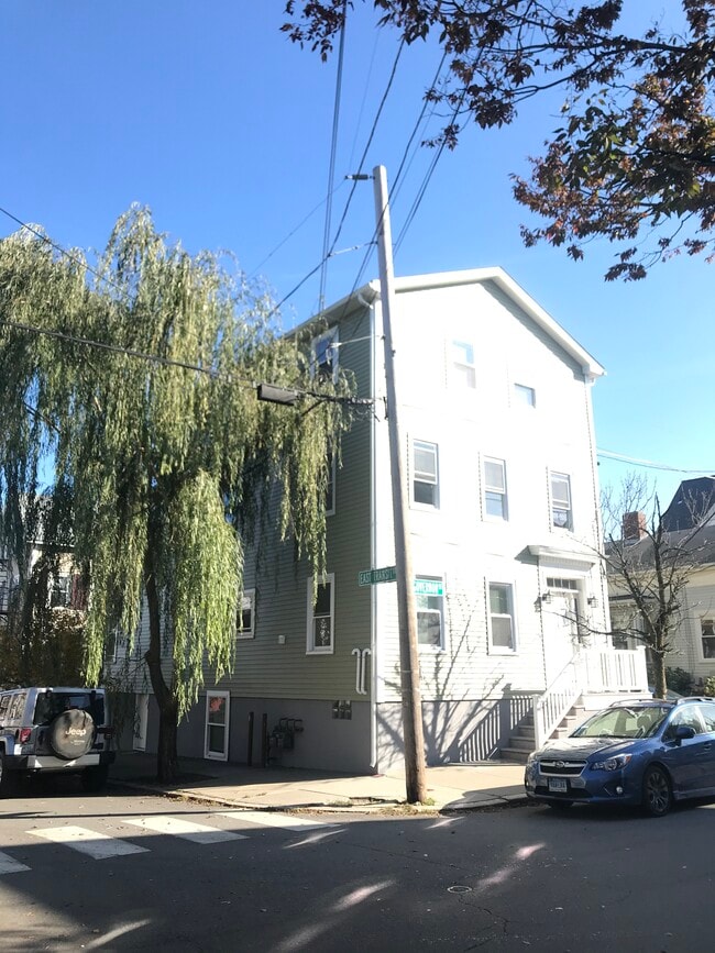 Building Photo - 35 Governor St