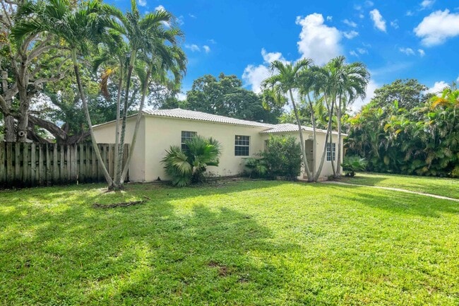 Building Photo - Beautiful home in quiet neighborhood