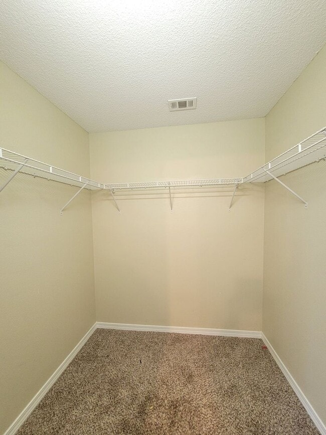 Building Photo - 7802 Heirloom Dr