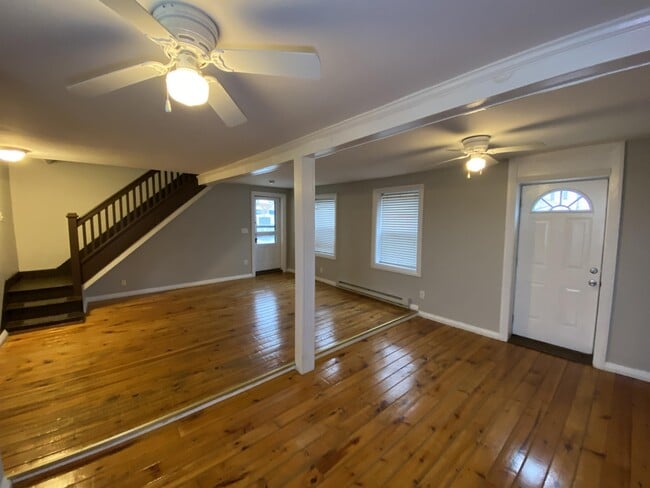 Building Photo - 212 York St