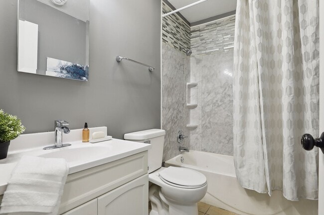 Building Photo - 439 Arlington Ave E