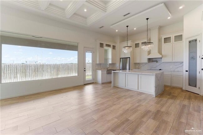 Building Photo - 607 Alameda St