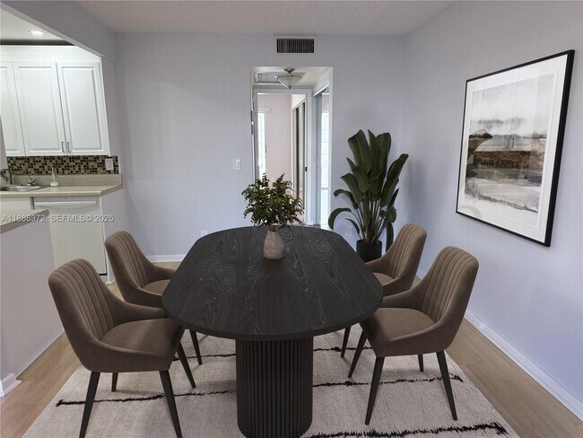 Building Photo - 1072 Cornwall D