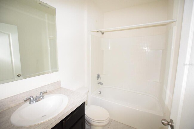 Building Photo - 946 Shady Tree Ln