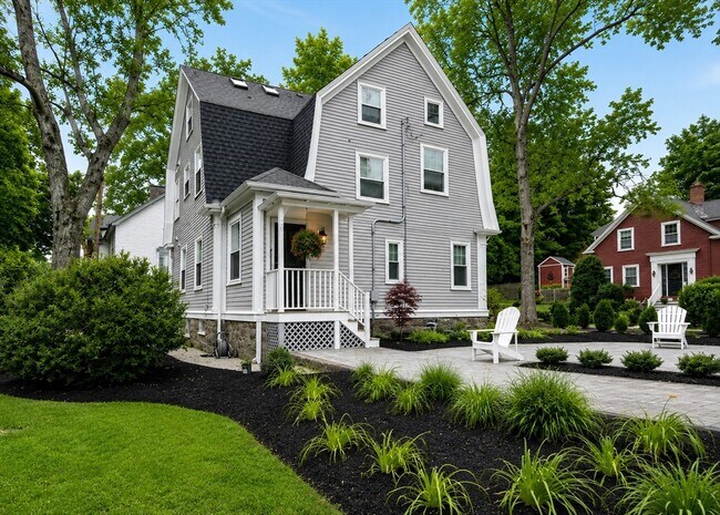 Building Photo - 247 Hale St