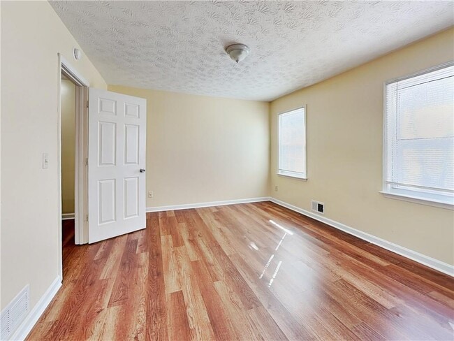 Building Photo - 5280 Ridge Forest Dr