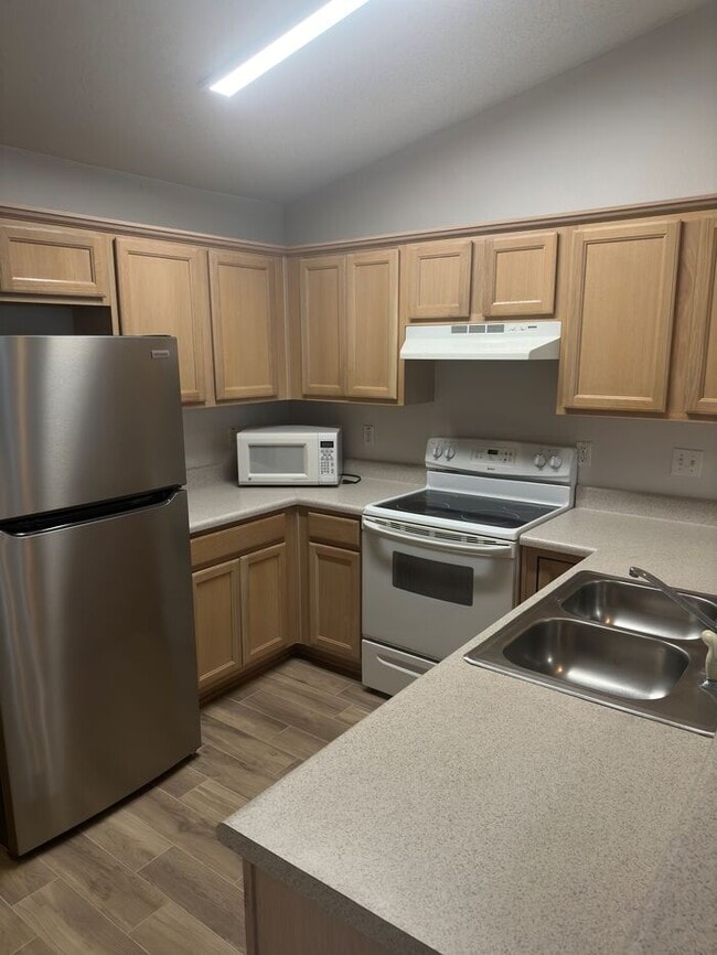 Building Photo - 7970 Stonebrook Dr