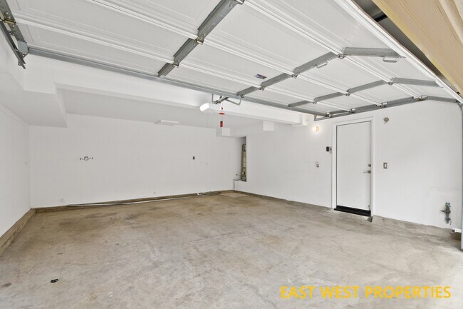 Building Photo - 7 Pearleaf