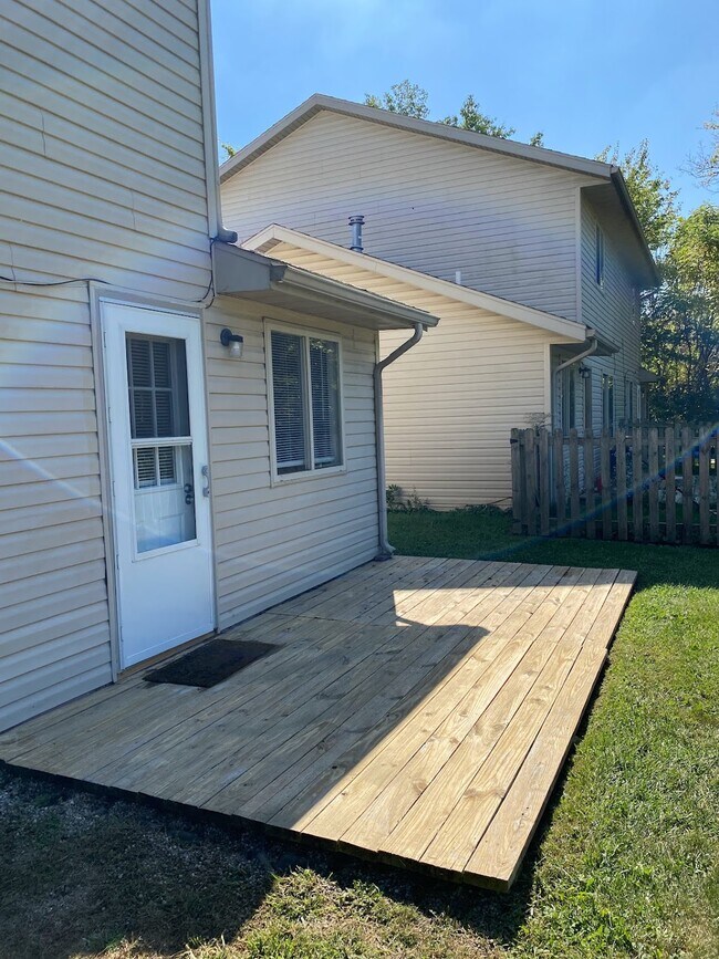 Building Photo - 1106 Fishlock Ave