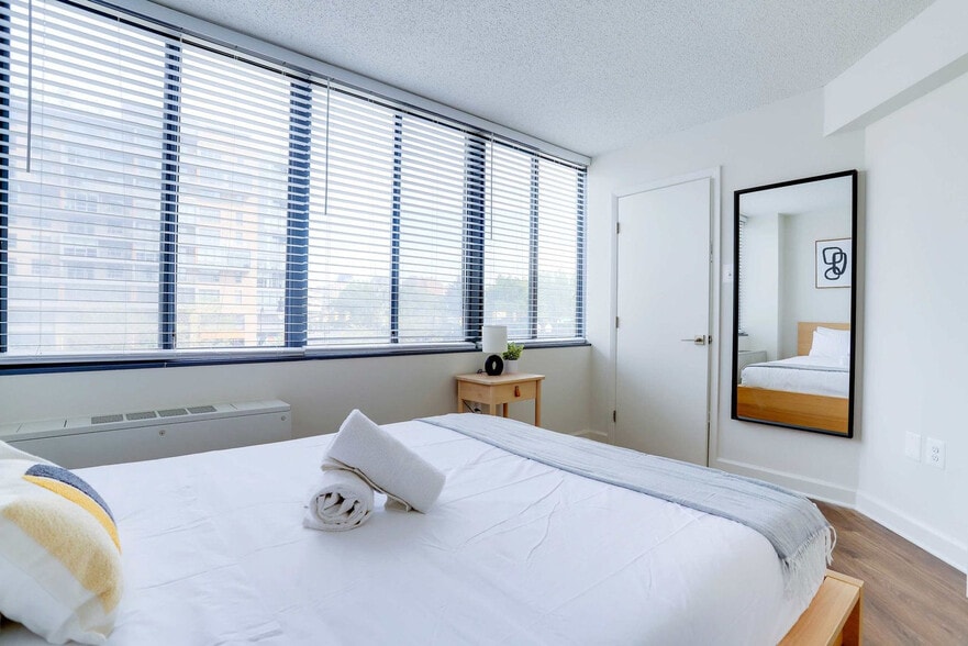 Building Photo - 801 15th St S