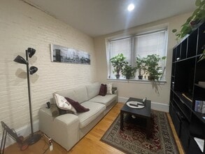 Building Photo - 105 Pinckney St
