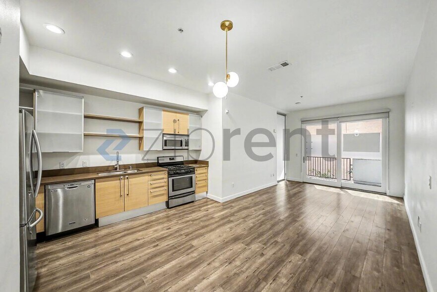 Building Photo - Unit #115