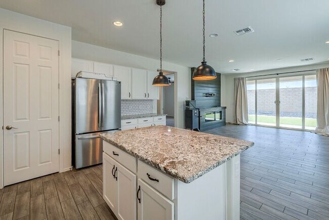 Building Photo - Bright & Stylish 3BR Home in La Estancia |...