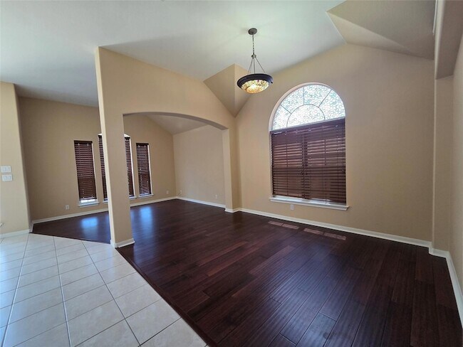 Building Photo - 1124 Springbrook Rd