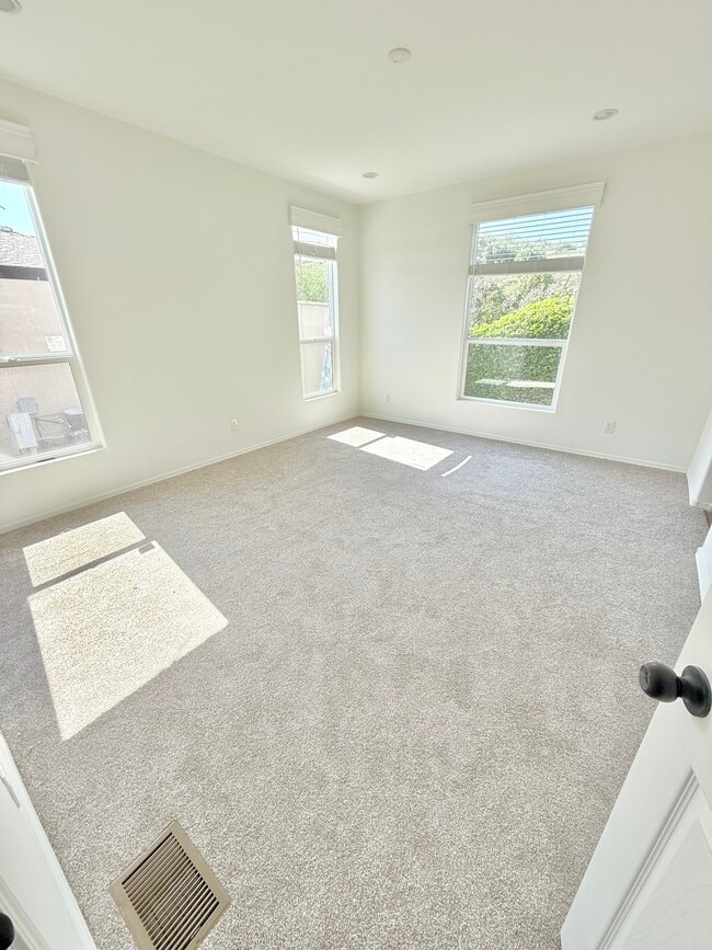 Building Photo - 500 Rancheros Dr