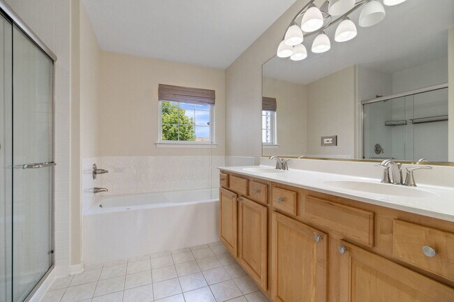 Building Photo - 3057 Serenity Ln