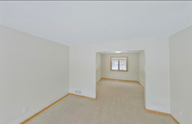 Building Photo - Move In Ready.