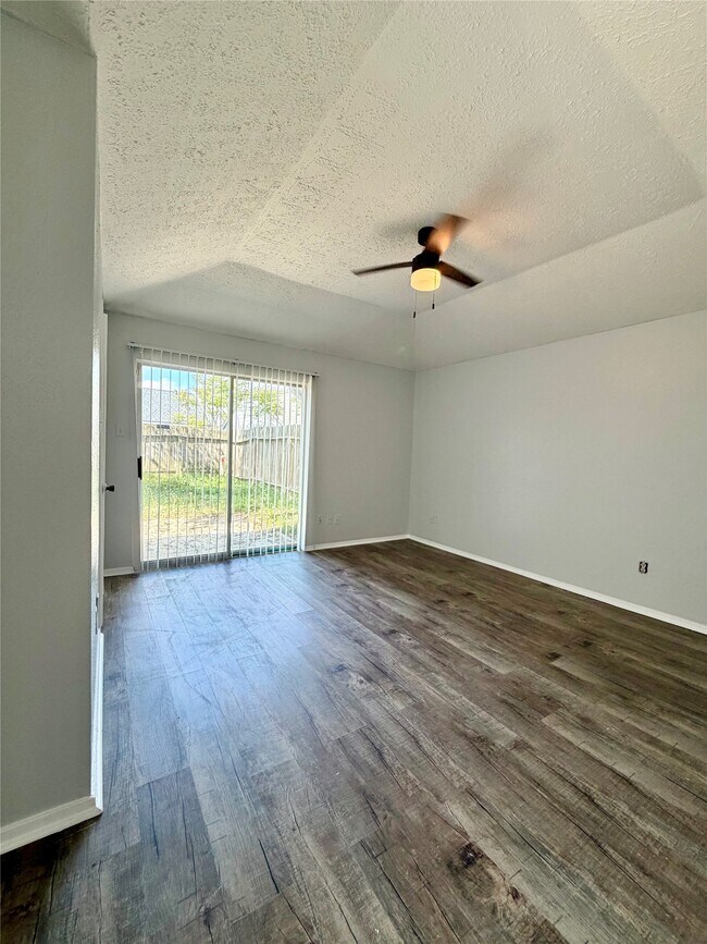 Building Photo - 7111 Golden Dale Ct