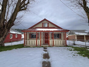 Building Photo - 104 Main St