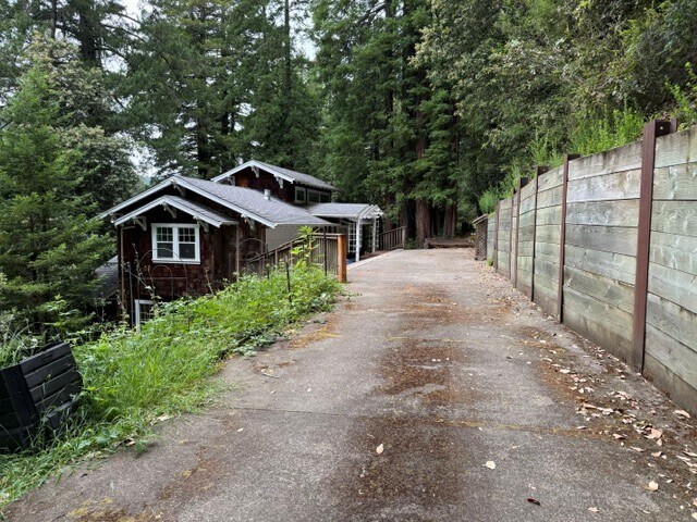 Building Photo - 14959 Drake Rd