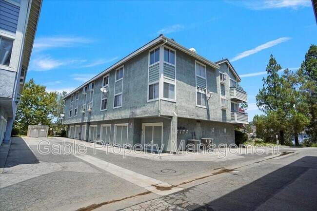 Building Photo - 26921 Flo Ln