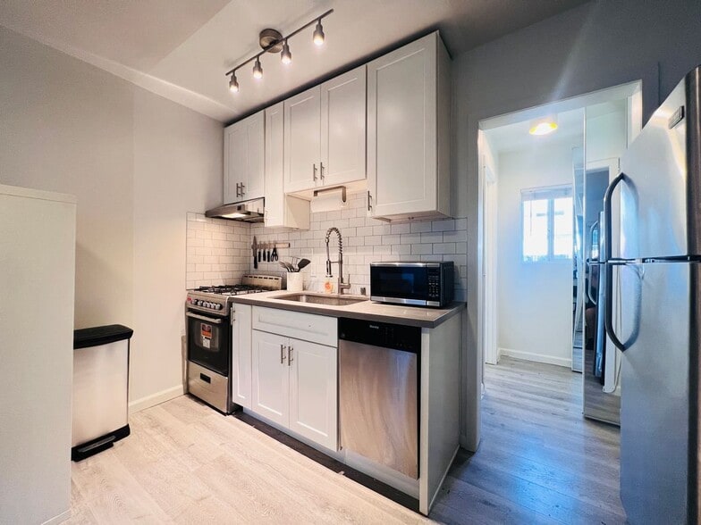 Building Photo - 5525 Harold Way