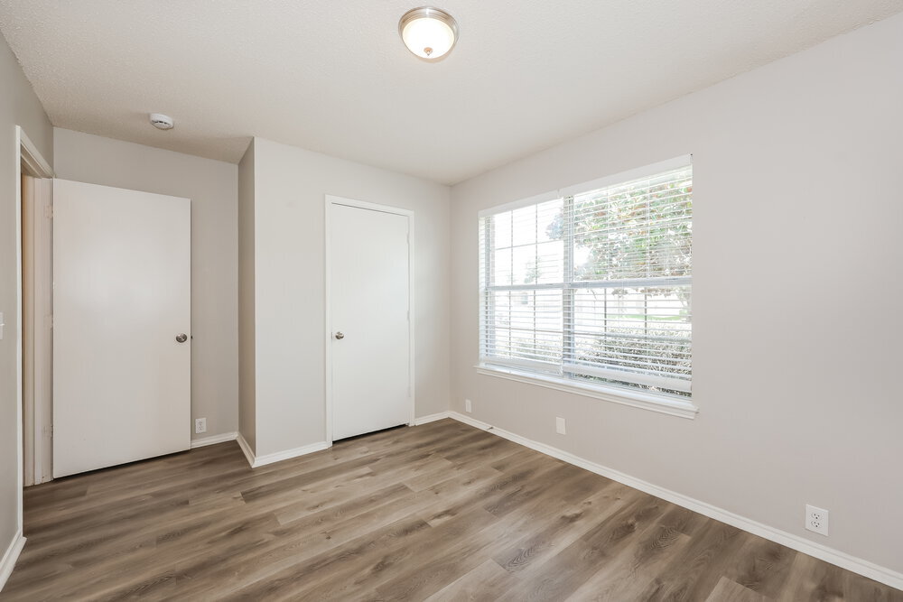 Building Photo - 833 Lariat Dr