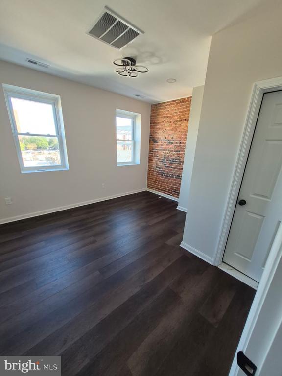 Building Photo - 2015 E Fairmount Ave