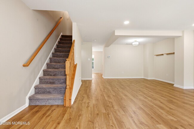 Building Photo - 5 Alexandra Ct